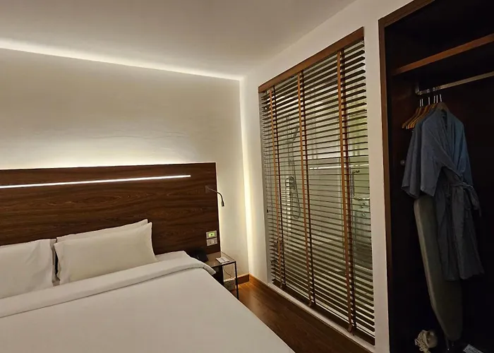 Sachas Uno Asoke Sukhumvit Hotel