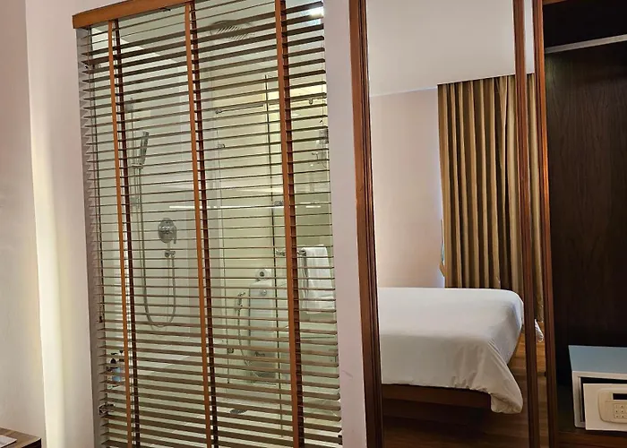 Sachas Uno Asoke Sukhumvit מלון 3*
