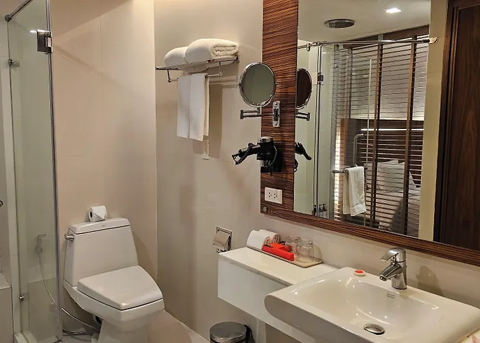 Sachas Uno Asoke Sukhumvit Hotel 3*